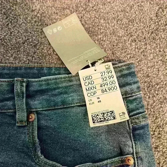 NEW H&M Denim Short with Fray Hem Size 16 - Picture 3 of 4
